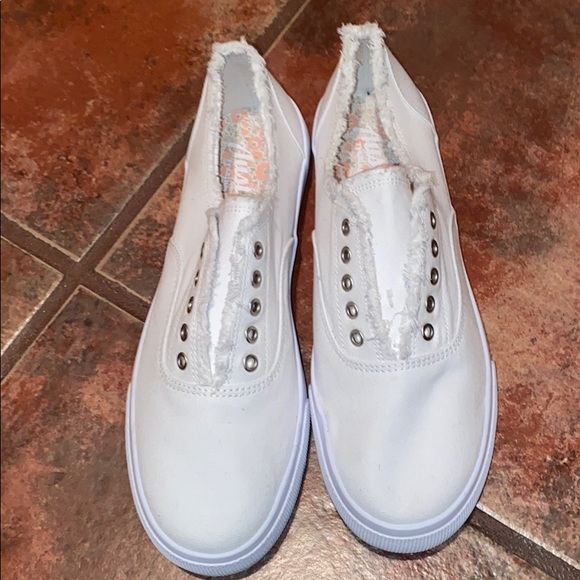 Austin Trading Co. slip ons - Picture 3 of 5